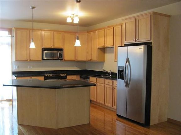 3rd image of 424 E Oakwood Blvd Unit 2