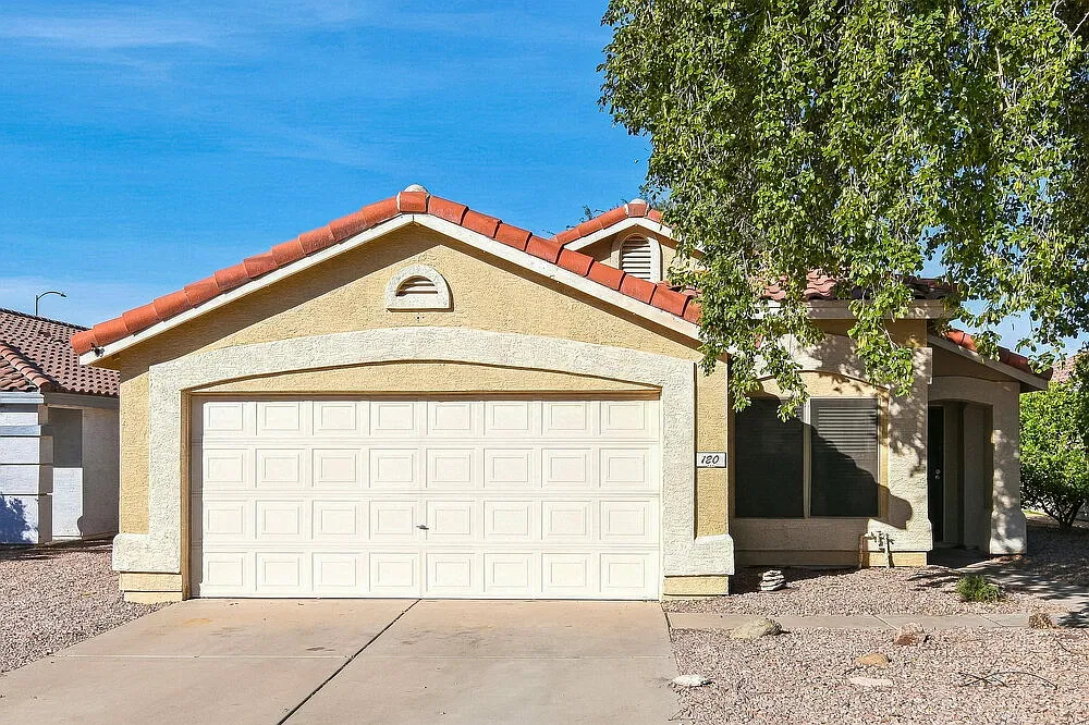3 bed, 2.0 bath, 1431 sqft, $2,175 — Photo 1