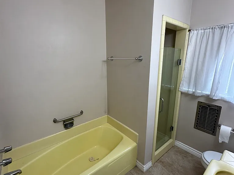 1355 N Poinsettia Pl #8 — Photo 10