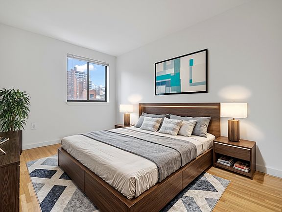 5th image of 309 W 30th St APT 8a