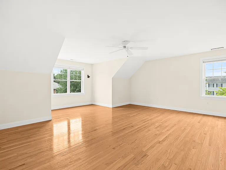 46 Loring Ave — Photo 31