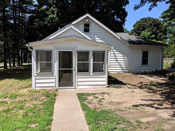 Path from garage to house