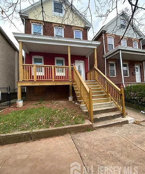 310 Somerset St — Photo 3