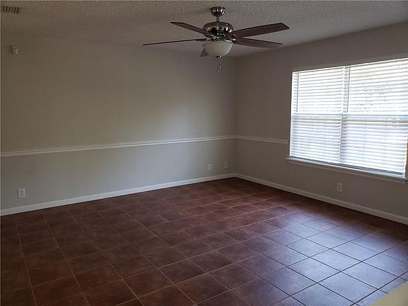 3rd image of 207 Stillwater Dr