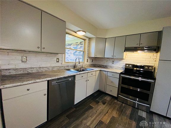 3rd image of 370 Forestview Dr