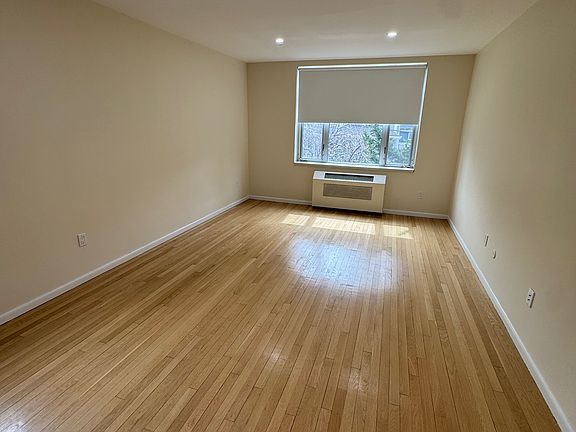 5th image of 31 Harris St APT 302