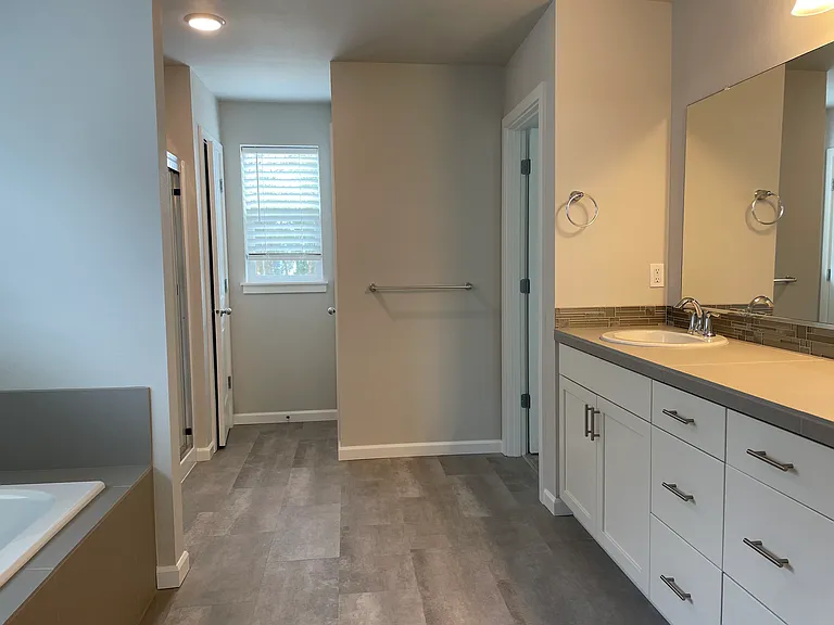 7170 SE Sarah Dr — Photo 8