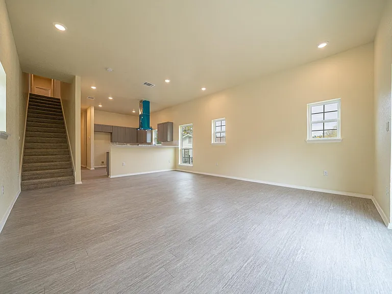 208 Bargas St — Photo 6