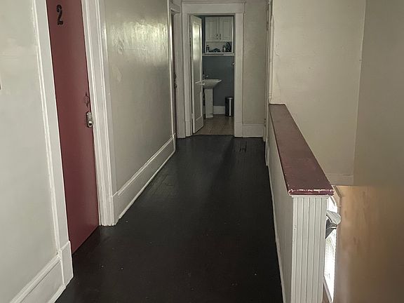 5th image of 300 W 7th St #1