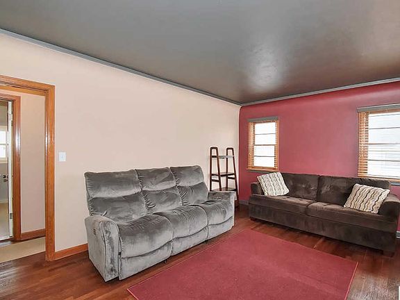 2nd image of 124 E Garland Ave