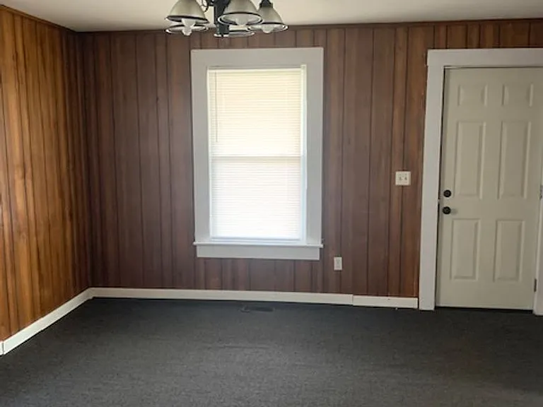 207 Erwin Ave — Photo 3