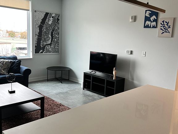 5th image of 812 S Theresa Ave #211