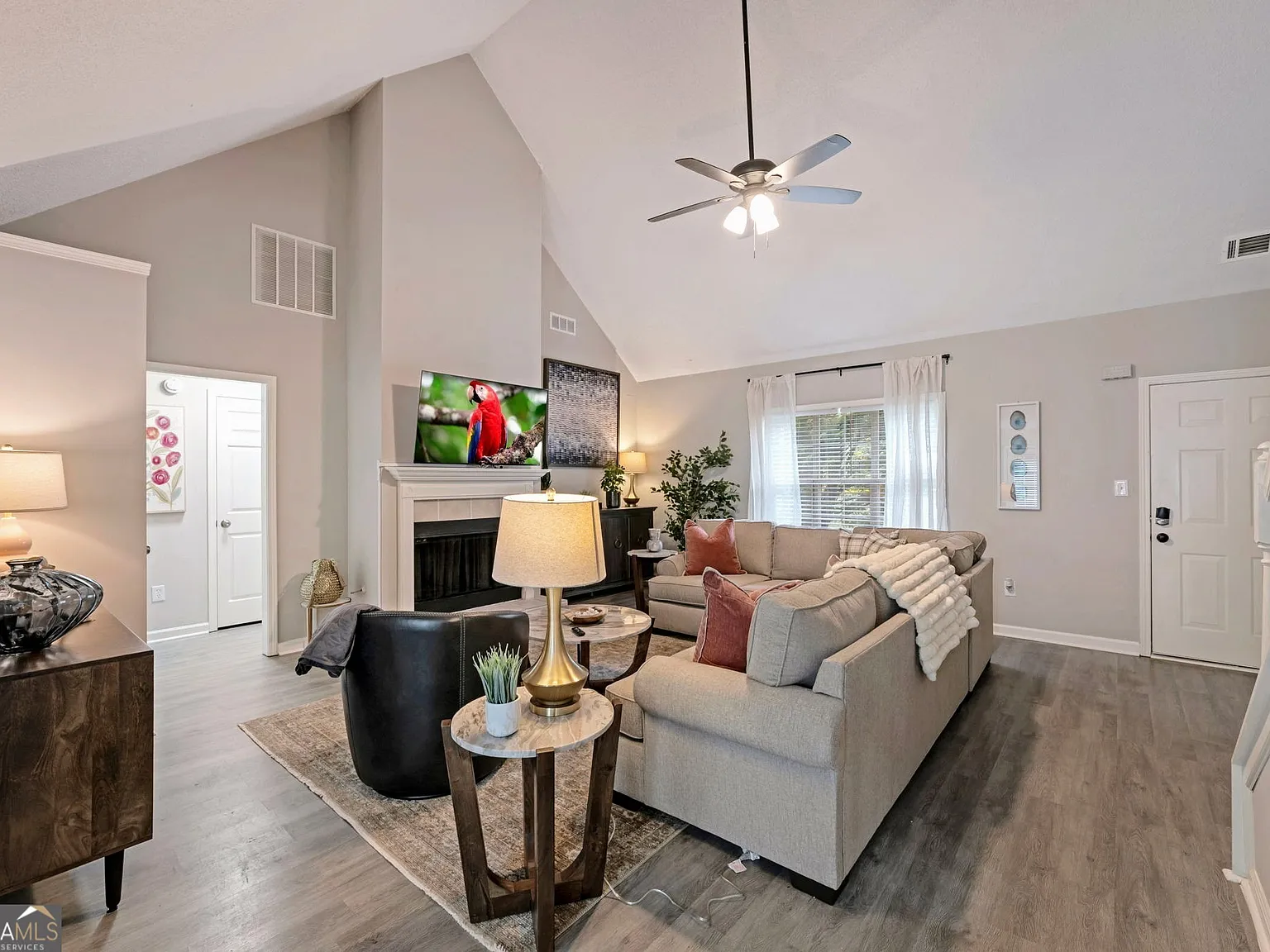 4 bed, 2.0 bath, 1566 sqft, $4,700 — Photo 4