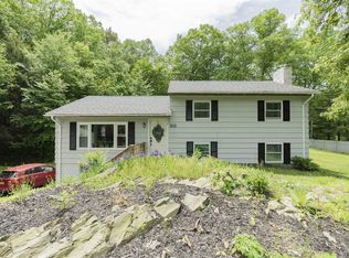 86 Roosevelt Rd, Hyde Park, NY 12538