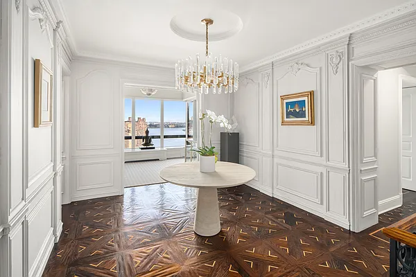 BEAMS 　flat apartment　クエア トップ パンプス　23.5 300 East 79th Street #5B in Lenox Hill, Manhattan | StreetEasy