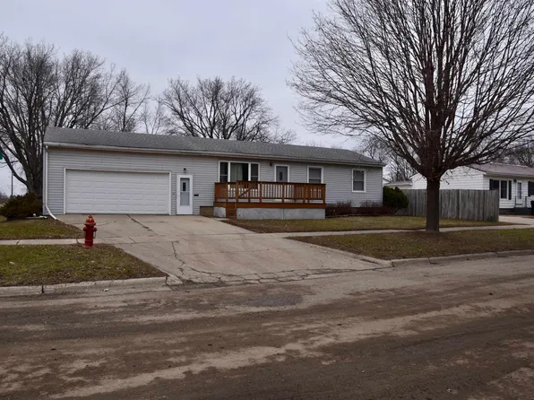 433 10th St W, Sibley, IA 51249