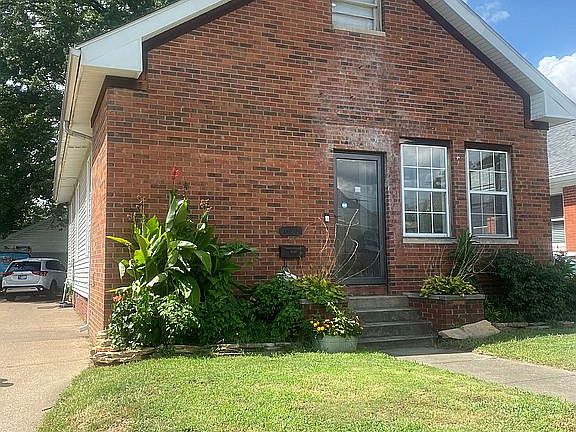 3rd image of 621 S Rotherwood Ave