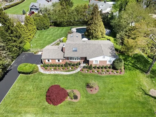 4 Barnaby Lane, Hartsdale, NY 10530