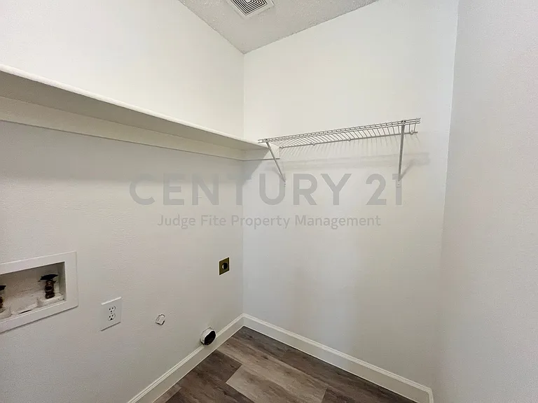 7800 Lancelot Rd — Photo 21
