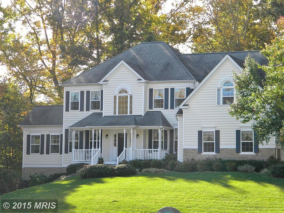 Stately Colonial!