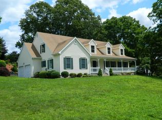 7 Hancock Dr, Mystic, CT 06355