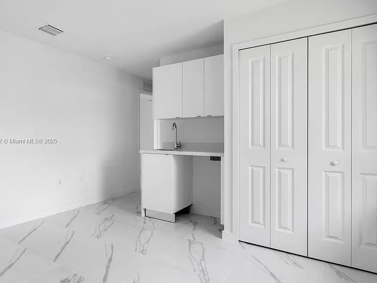 152 NW 18th St — Photo 10