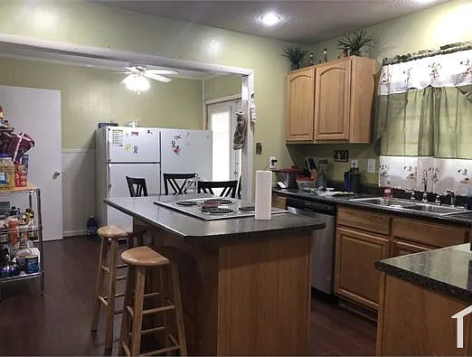 3 bed, 1378 sqft, $2,100 — Photo 4