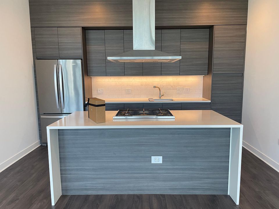 1st image of 210 W Kinzie St #1