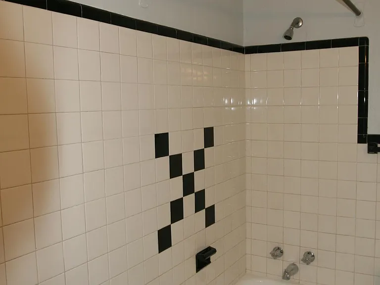 420 W School House Ln #2R — Photo 9