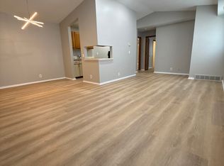 819 Minnesota Dr APT 204, Troy, MI 48083