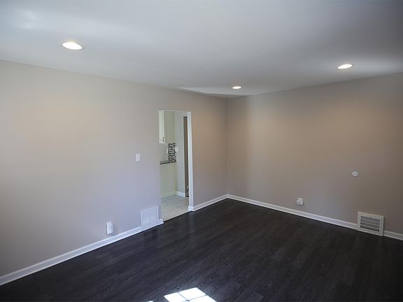 4th image of 18736 Huntington Ave