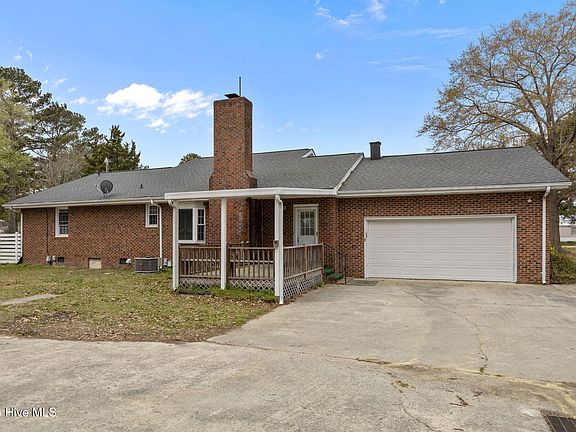 2nd image of 2882 Ivy Road