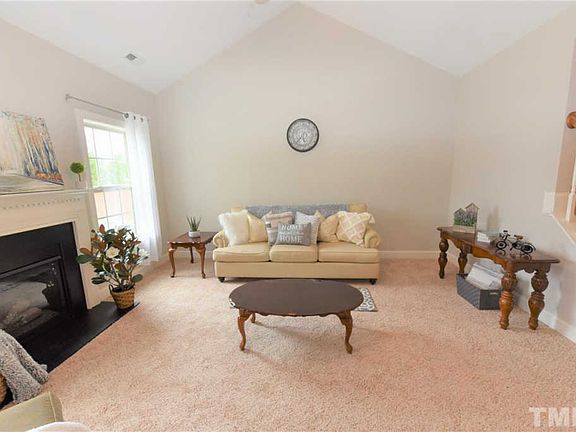 3rd image of 634 Monterey Pine Dr