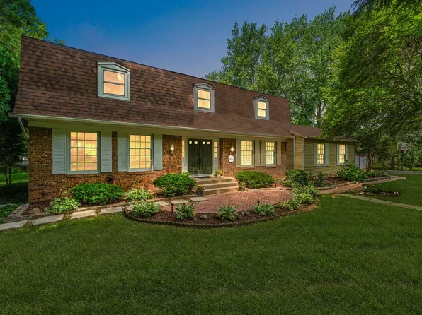 150 Sylvan Dr, Valparaiso, IN 46385