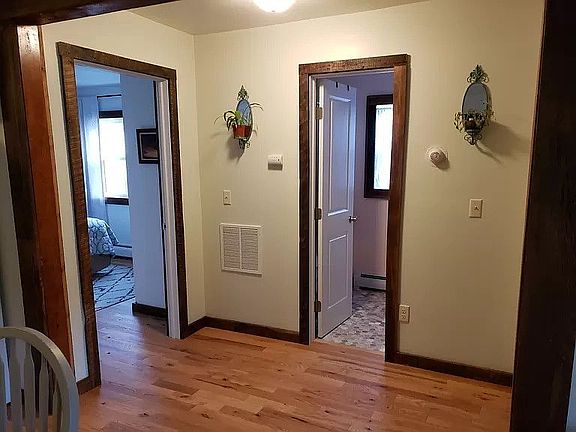 4th image of 44 Harris Ave
