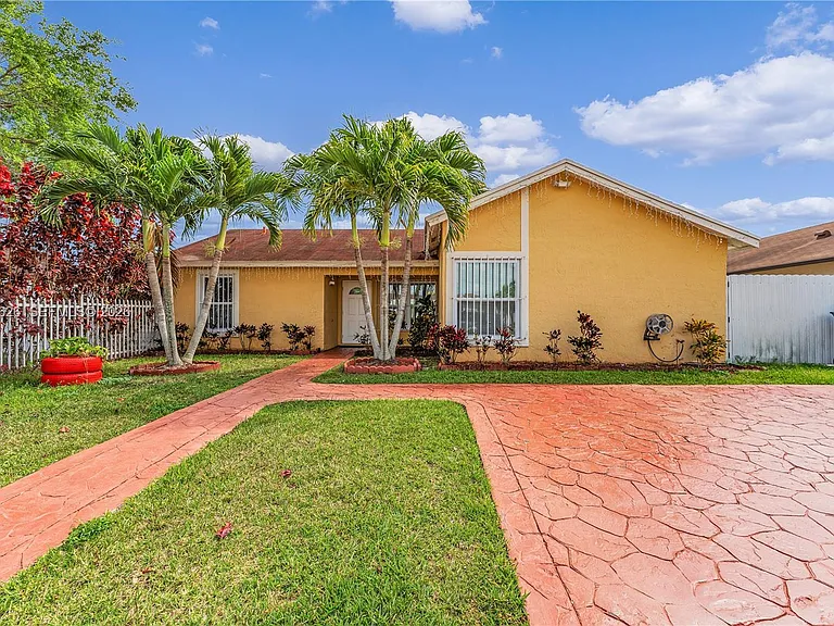 12622 SW 211th Ter — Photo 34