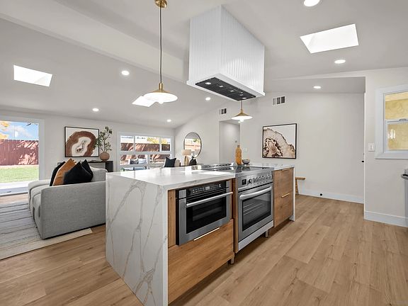 4th image of 2631 Raymell Dr