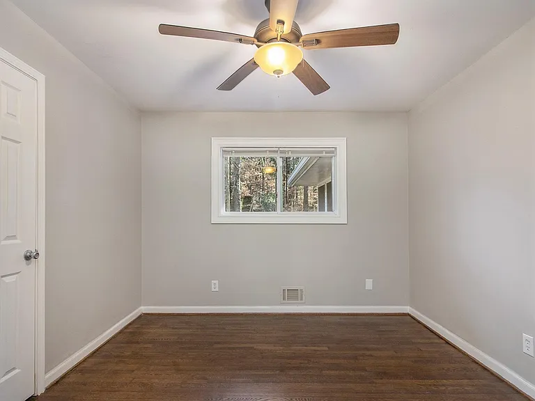 1623 Moncrief Cir — Photo 30