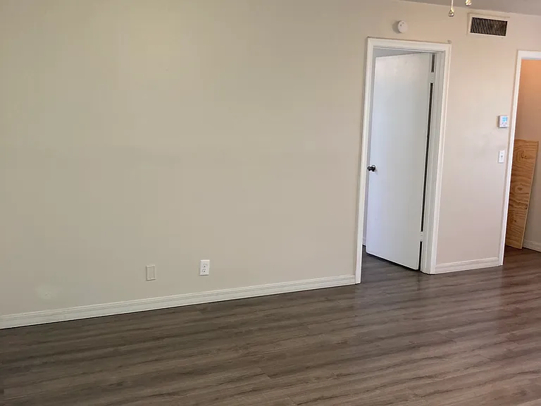 221 SE 3rd Ave #8B — Photo 3