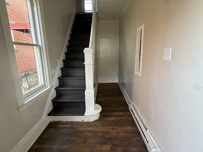 210 S McKean St #B — Photo 14