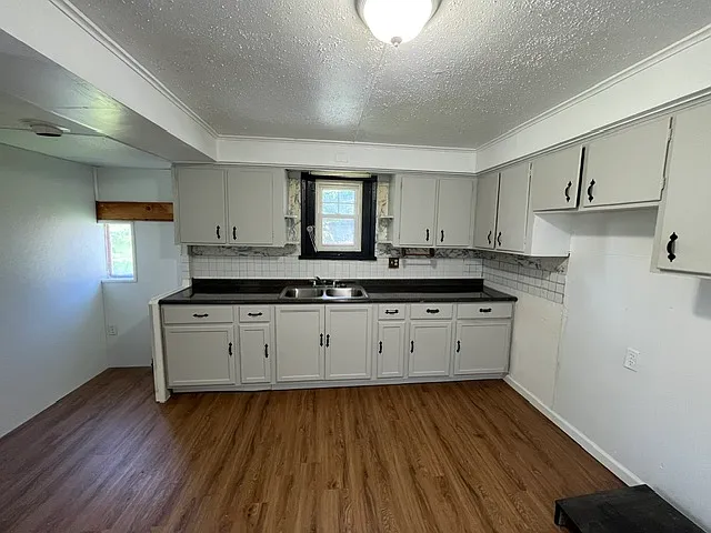 367 Troup St #3 — Photo 4