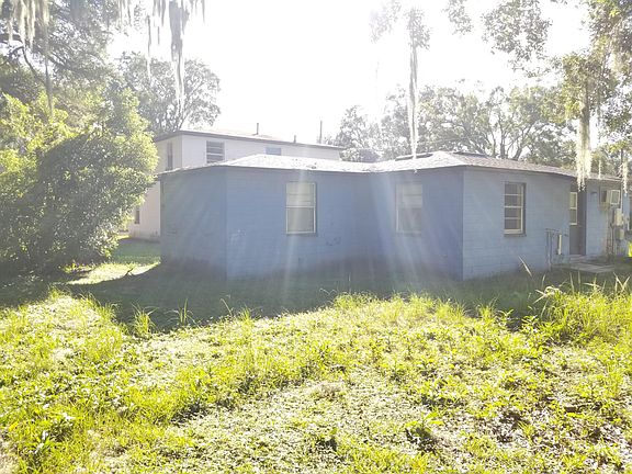 3rd image of 806 W Warren St