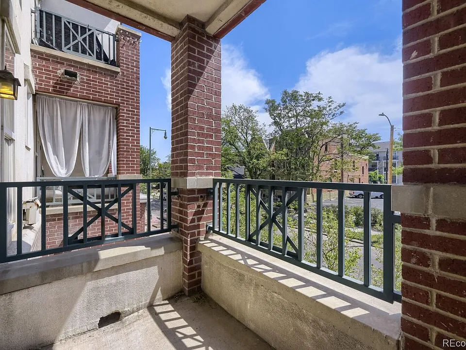 1727 N Pearl St #204