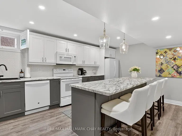 46 Essa Rd #LOWER — Photo 5