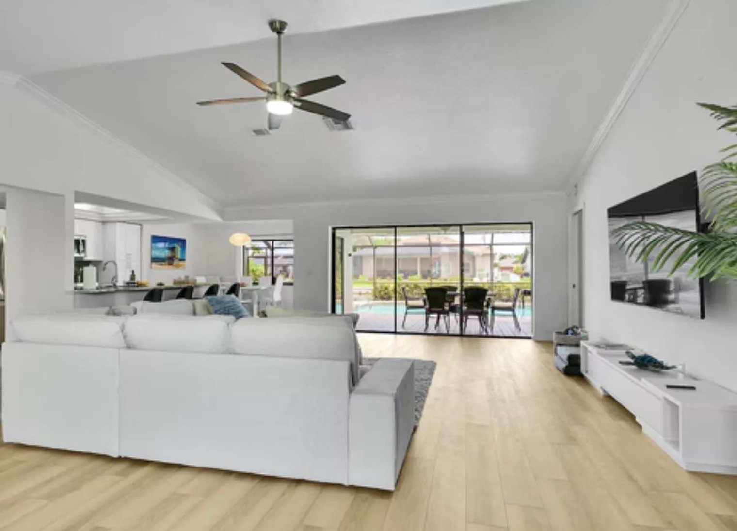 3 bed, 2.0 bath, 1797 sqft, $3,338 — Photo 2