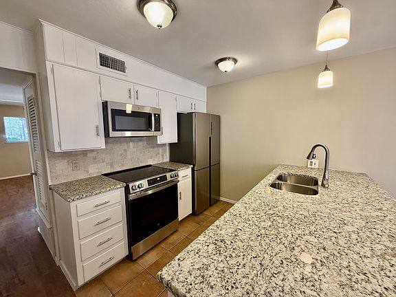 4th image of 5407 Laurel Lake Dr #1