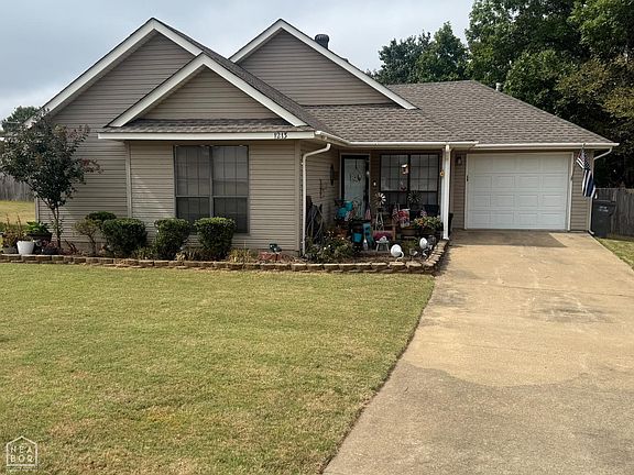 2nd image of 1213 Hemingway Cir