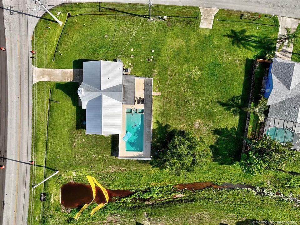 1st image of 832 SE Atlantus Ave