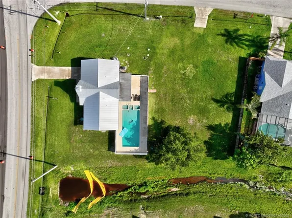 832 SE Atlantus Ave, Pt Saint Lucie, FL 34953