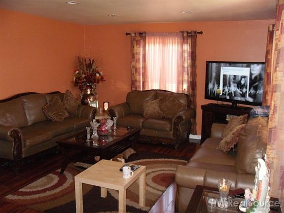 3rd image of 35843 Bonneville Dr